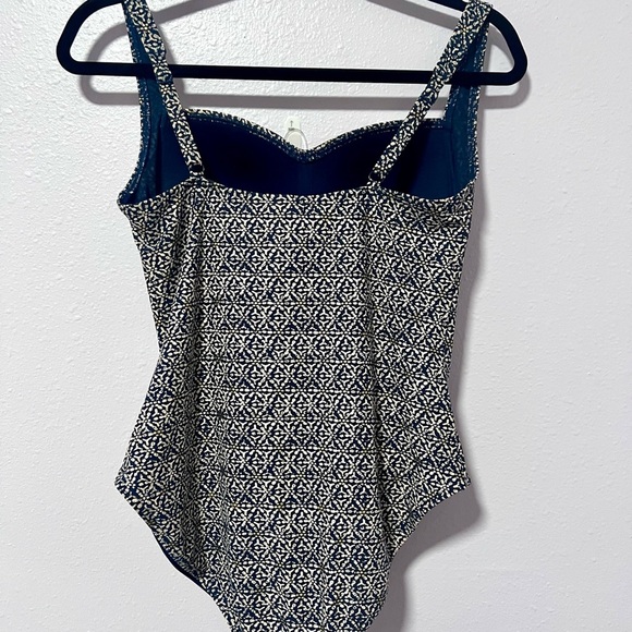 Nip tuck swim tintilating tile foil Joanne twist front one piece swimsuit 8 - Picture 6 of 10